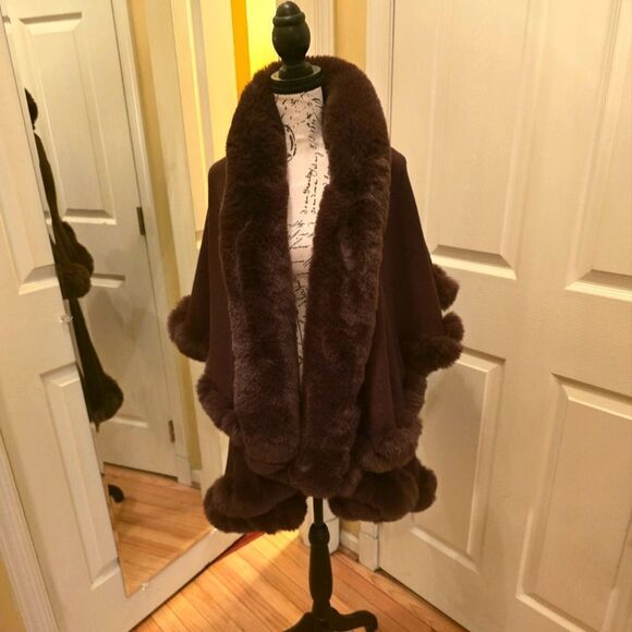 CHOCOLATE BROWN FAUX FUR LAYERED CAPE - Picture 1 of 7